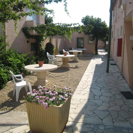 La Reserve Motel *