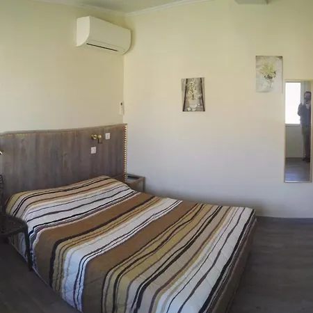 La Reserve Motel *